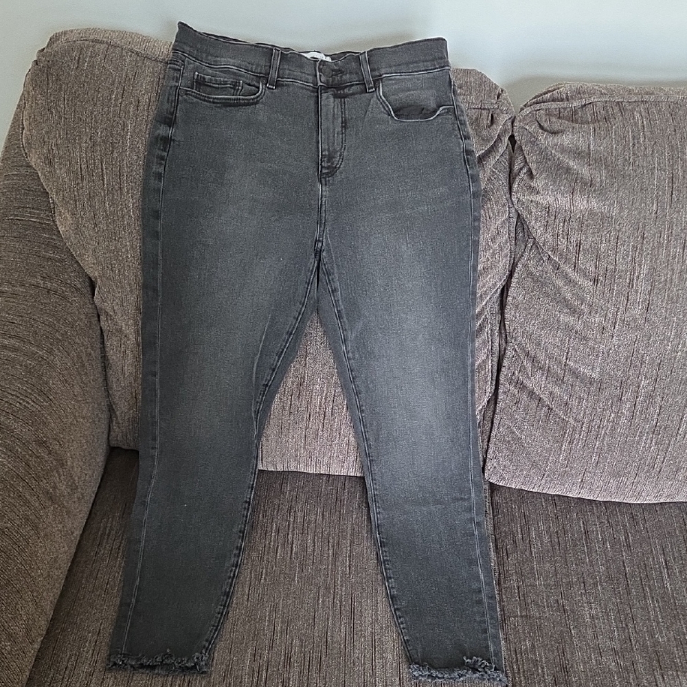 Chic Ankle-Length Gray Jeans